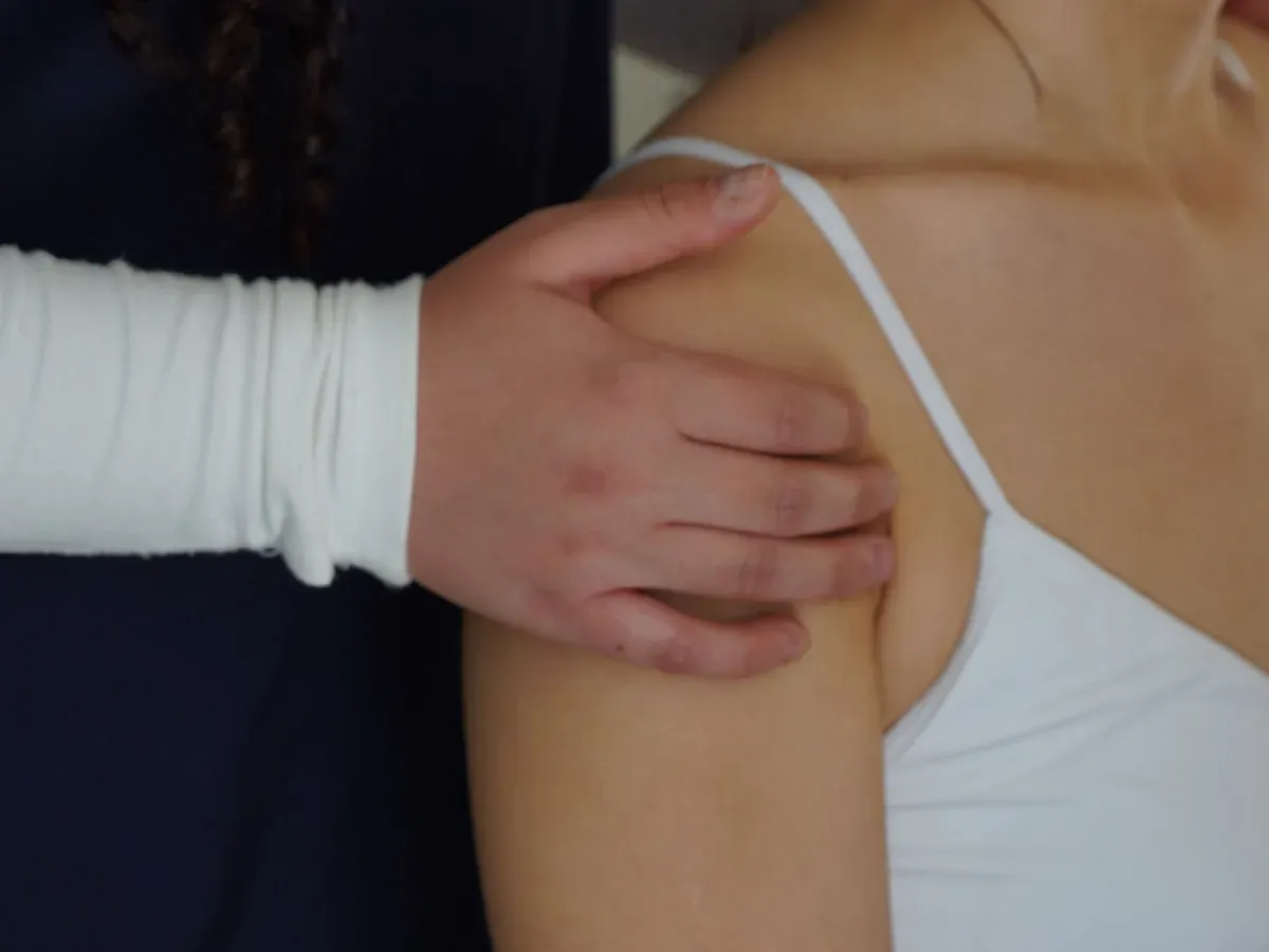 Chiropractic treatment for shoulder pain and rotator cuff issues in Chatswood